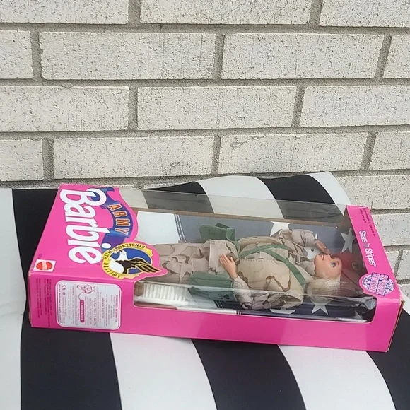 1992 Army Barbie - Picture 7 of 11